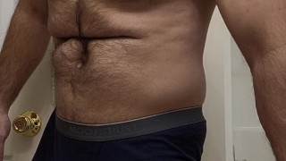 MUSCLE BEAR GETTING IN QUICK WORKOUT!