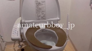 初めてトイレで撮ったらアングル事故でした…