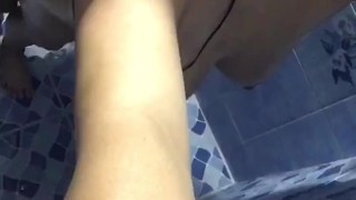 Mi Novio Entra Mientras Me Estoy Duchando y Me Pone A Gemir Bien Duro Mientras Me Echa Todo El Semen