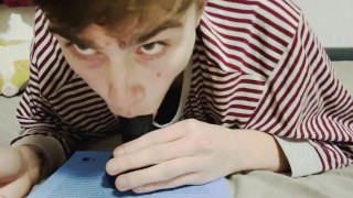 19 yo Twink riding his lil bad dragon and cumming on it :3