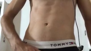 Necesito que vengas a sacarme toda la leche que tengo