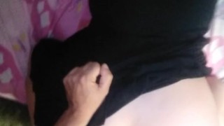 Culeando en la cama de mis primos mientras no estan