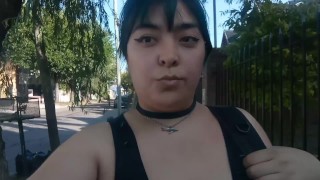 Mira mis pezones duritos 🤤 Flashing caminando x mi barrio 😈💦