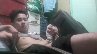 Pinoy jackoff with cumshot