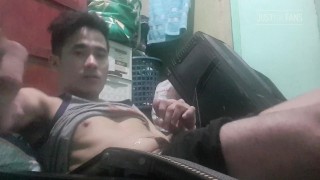 Pinoy jackoff with cumshot