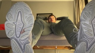 Macrophilia - giant foot humiliation