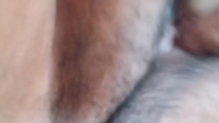 Gordita sexy llega cansada de la calle juega con su juguete un rato 🥵