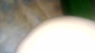 Rico delicioso y enorme pepino perfora My dulce culito