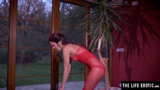 Petite beauty oils up a big dildo and fucks herself to an orgasm