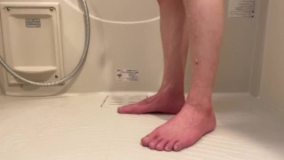 【20代ゲイ】濡れてる足ってセクシーやんな