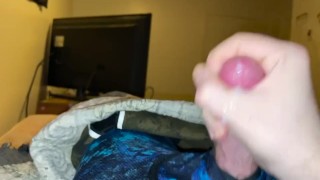 Teen solo cums