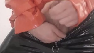 Masturbati9n, Pantalon et veste en vinyle