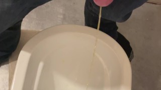 4 inch dick pissing