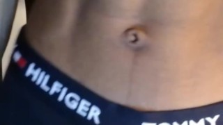 Moreno Dotado Se Pajea Enfrente de la Cámara