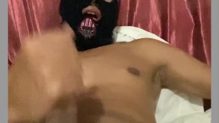 Hombre lechero buscando una boquita para su descarga cum
