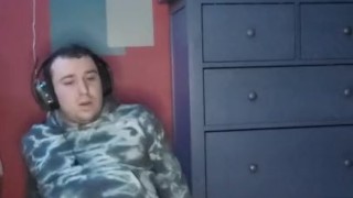 Trans e-girl grinding on mirror