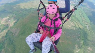 SQUIRTING while PARAGLIDING in 2200 m above the sea ( 7000 feet )
