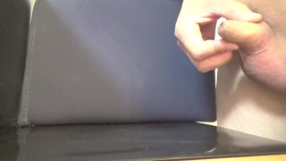 【暴発】気持ちよく初抜きのつもりが、包皮の中に指を入れほじくり中に思わずおもらし射精してしまう情けない変態早漏君。