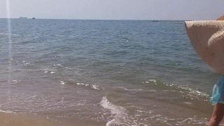 Big hat Public Beach flashing