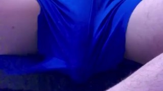 Una vergota increíble debajo de las bragas del jovencito latino hermanastro