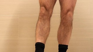 HAIRY MUSCLE BULL FLEXING LEGS!