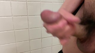 寒くて縮んだチンポでオナニーする