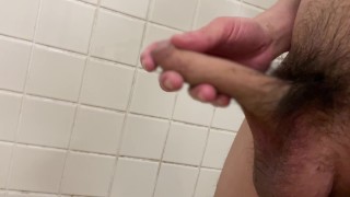 寒くて縮んだチンポでオナニーする