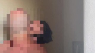 Coppia gay italiana pelosa scopa sotto la doccia