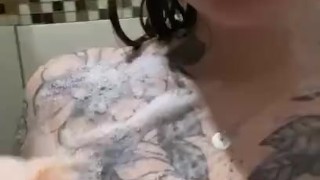 gostosa tomando banho1