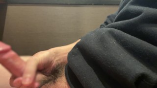 デカチン男子が個室でねっとり長時間オナニー...♡ 最後は気持ち良くなって大量射精