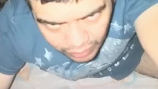 VERGOTA BIEN ARRECHA DE MACHO ESTANDO ACOSTADO