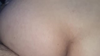 a mi padrastro le gusta ver como me masturbo con una verga mas grande