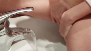 Enseñando el coño 🔥PUEDES VER MAS EN MI OF