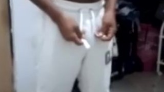 Moreno latino desnudandose parte 1