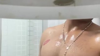 Una rica ducha con jabón