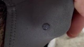 滲み出る我慢汁に興奮して思わず射精