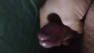 Je branle ma bite bien dure (pas d'éjaculation)