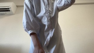 の授業中におしっこが行きたくなり必死に我慢し、人気がないところで、、、