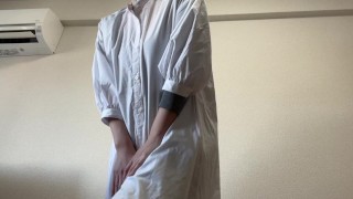 の授業中におしっこが行きたくなり必死に我慢し、人気がないところで、、、
