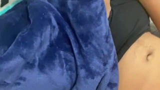 Despertando con una ereccion que la verga se sale del bóxer