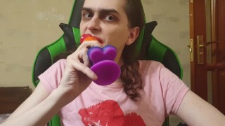 Crossdresser hot blowjob on toy