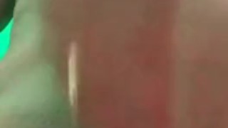 Me hice una paja brechando la vecina mientra se bañaba