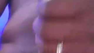 Me hice una paja brechando la vecina mientra se bañaba