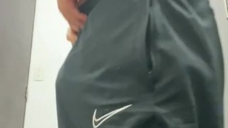 Bailo y enseño la verga en webcam