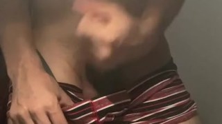 Masturbación masculina/me corro en mi cubrebocas