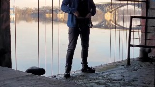 Ufff. Hot Guy jerk and cumshot on public street