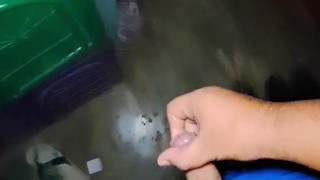 Masturbacion de pene tirando leche