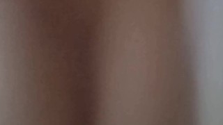 Mandy, natural en la ducha