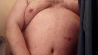 Fat cosplayer pours piss on himself