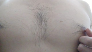 トイレで声を出さないように乳首をいじる元サッカー部男子